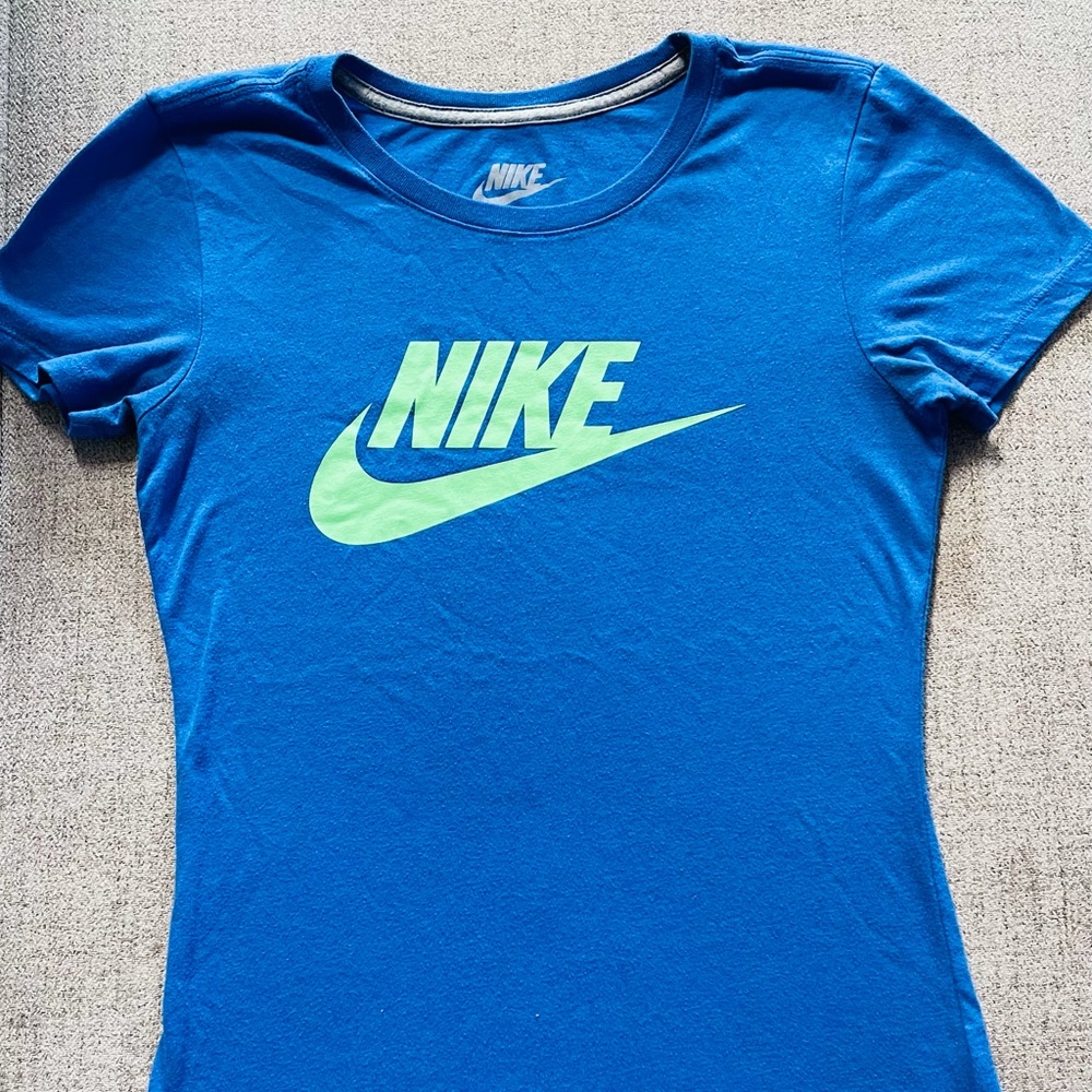 NIKE top